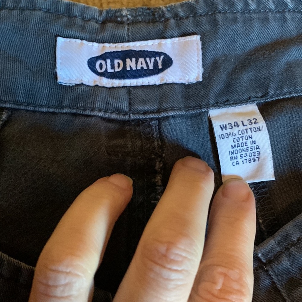 Old Navy charcoal khaki cargo shorts sz34 slight distress, in good condition - Picture 3 of 9